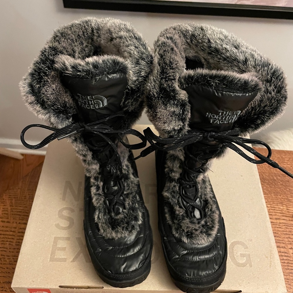 North Face faux fur boots. Worn two times - in perfect condition.